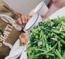 Garlic Stir-Fried Water Bamboo Shoots