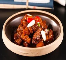 Braised Pork with Tofu Puffs