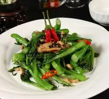 Spicy Stir-Fried Mustard Greens