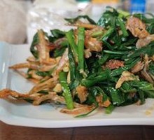 Chives with Clove Fish