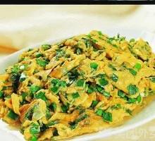 Stir-fried eggs with chives