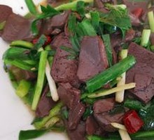 Stir-fried羊血 with leeks