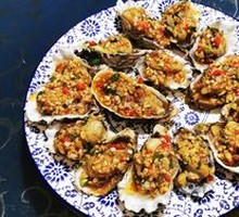 Garlic Steamed Oysters with Rice Noodles