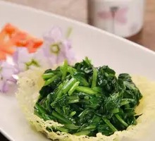 Garlic Stir-Fried Spinach