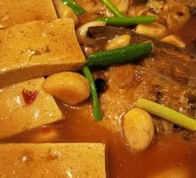 Stewed Mixed Fish in Iron Pot