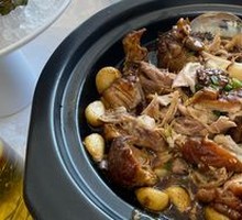 Black-skinned Pork Elbow