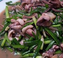 Cuttlefish Stir-fried with Leeks
