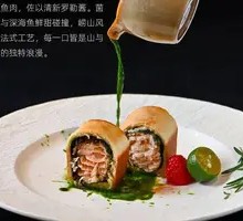 Butter Bread Roll Baked Salmon