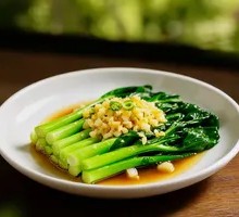 Stir-Fried Bok Choy with Crushed Garlic