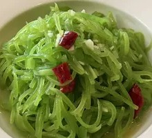 Spicy Stir-Fried Lettuce Shreds