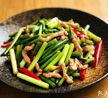 Stir-fried Garlic Shoots with Pork