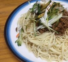 Spicy minced meat noodles