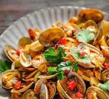 Spicy Stir-Fried Clams