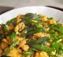 Stuffed Pepper Stir-Fried with Eggs