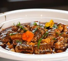 Sea Urchin Golden Garlic Braised Eel Scales