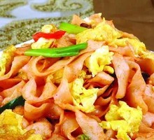 Egg and Beef Stir-Fried Knife-Cut Noodles