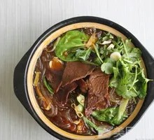 Braised Beef and Noodles in Clay Pot