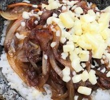 Cheese Beef Stone Pot Rice Bowl
