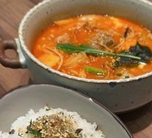 泡菜肥牛汤锅配米饭