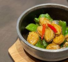 Stir-fried Live Abalone with Chili