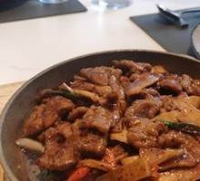 Black Pepper Beef on Iron Plate