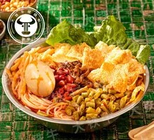 Spicy Egg and Snail Noodles