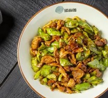 Screw Pepper Shredded Pork Noodle in Braised Sauce