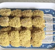 Moon-shaped Chicken Cubes