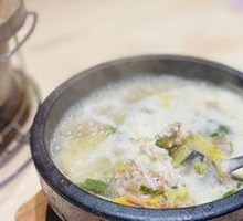 Stone Pot Beef Tail Noodle Soup