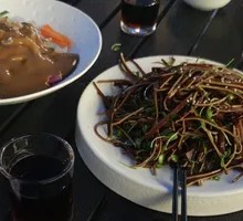 Chinese Toon Sprouts with Black Soybean Skin