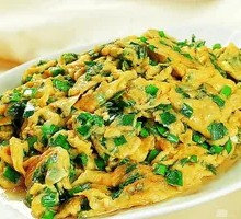 Stir-fried eggs with chives