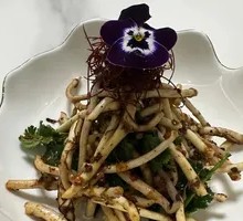 Blanched Dragon's Claw Flower