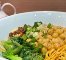 Spicy Pork Sauce Noodles with Peas