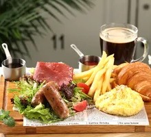 可颂培根烤肠全餐