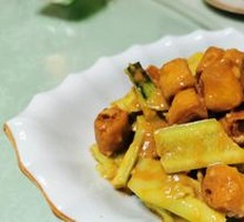 Cucumber with Fried Dough Sticks
