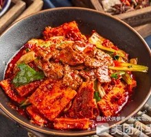 Sauce-Flavored Beef and Celery Fried Rice Noodles