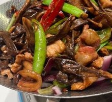 Stir-fried Pork with Tea Tree Mushrooms