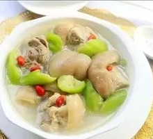 Loofah and Pork Trotter Soup