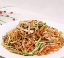 Three-Thread Fried Rice Noodles
