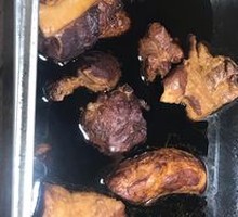 Braised Pork Shank in Clay Pot