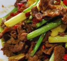 Stir-Fried Beef with Yellow Onion
