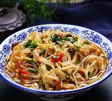 Spicy Vinegar-Soaked Enoki Mushrooms