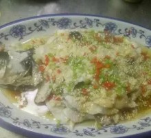 Garlic Oil-Drizzled Grass Carp