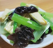 Celery with Yellow Skin Tofu Shreds