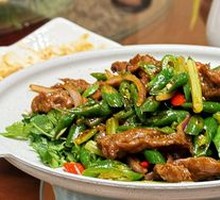 Green Pepper Stir-Fried Beef Strips
