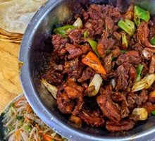 Stewed Red-feathered Rooster in Earthen Pot