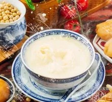 Freshly Ground Smooth Soy Milk