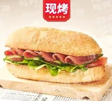 香烤黑椒牛肉三明治