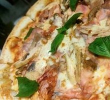 Handmade Clay Oven Pizza