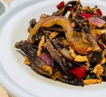 Pork Belly Stir-fried with Deer Antler Mushroom